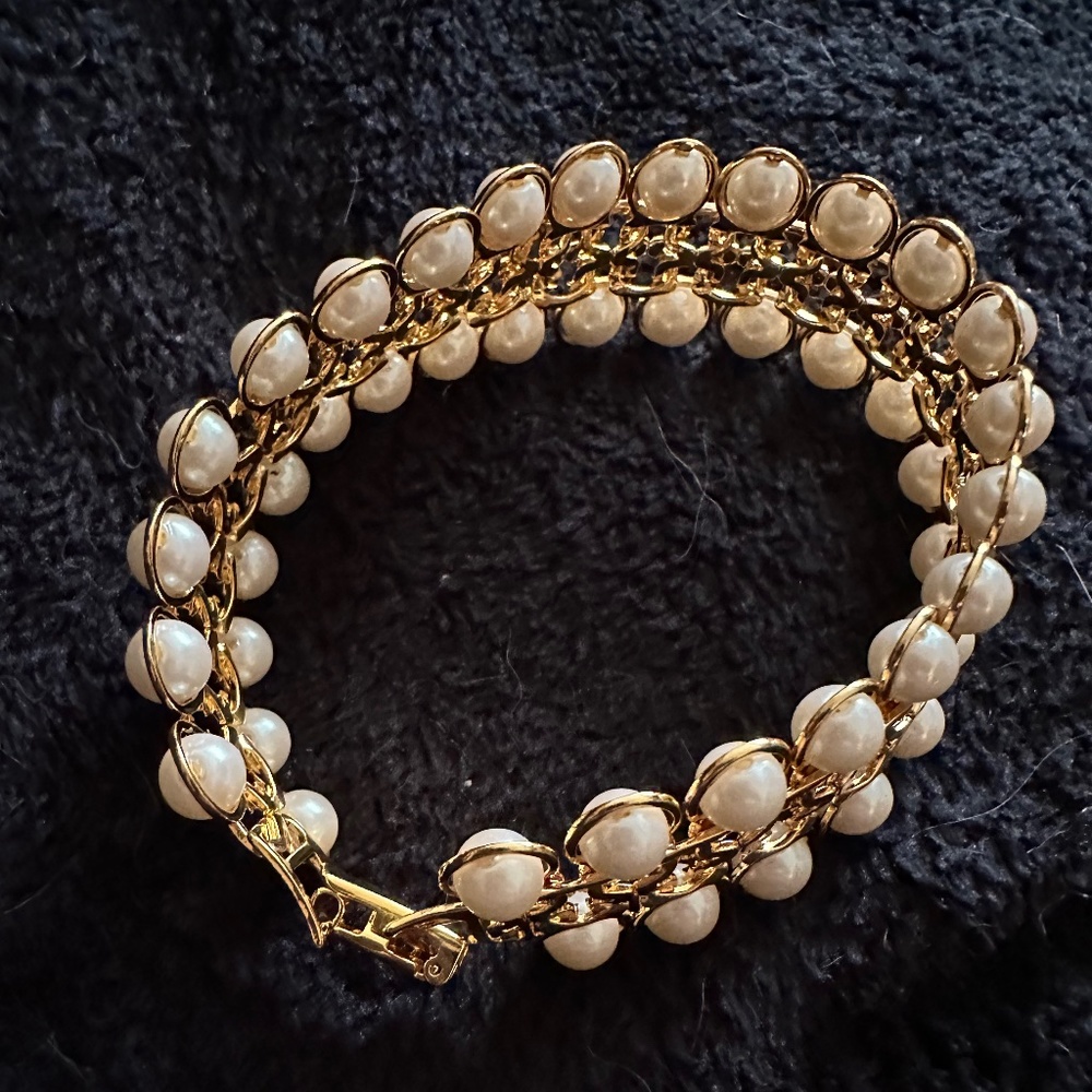 Avon* Lustrous Links Bracelet - Picture 3 of 5